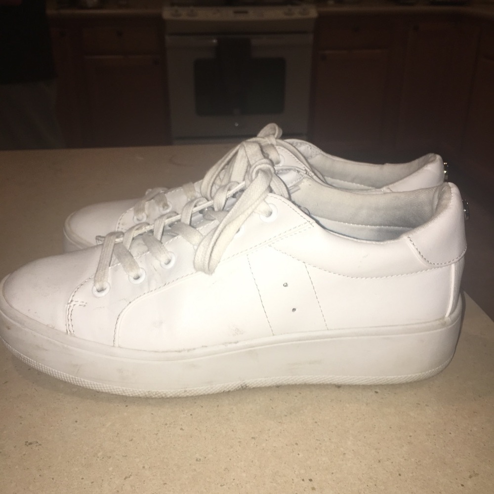 Lightly worn steve madden sneakers!! super comfy